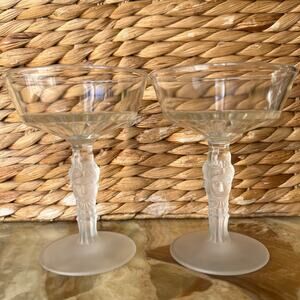 Art deco frosted faces champagne glasses